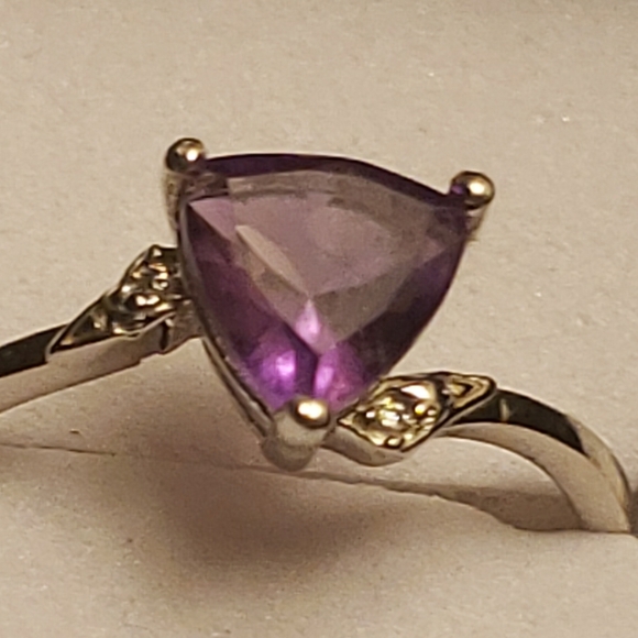 10kt white gold trillion cut amethyst white diamond accents
